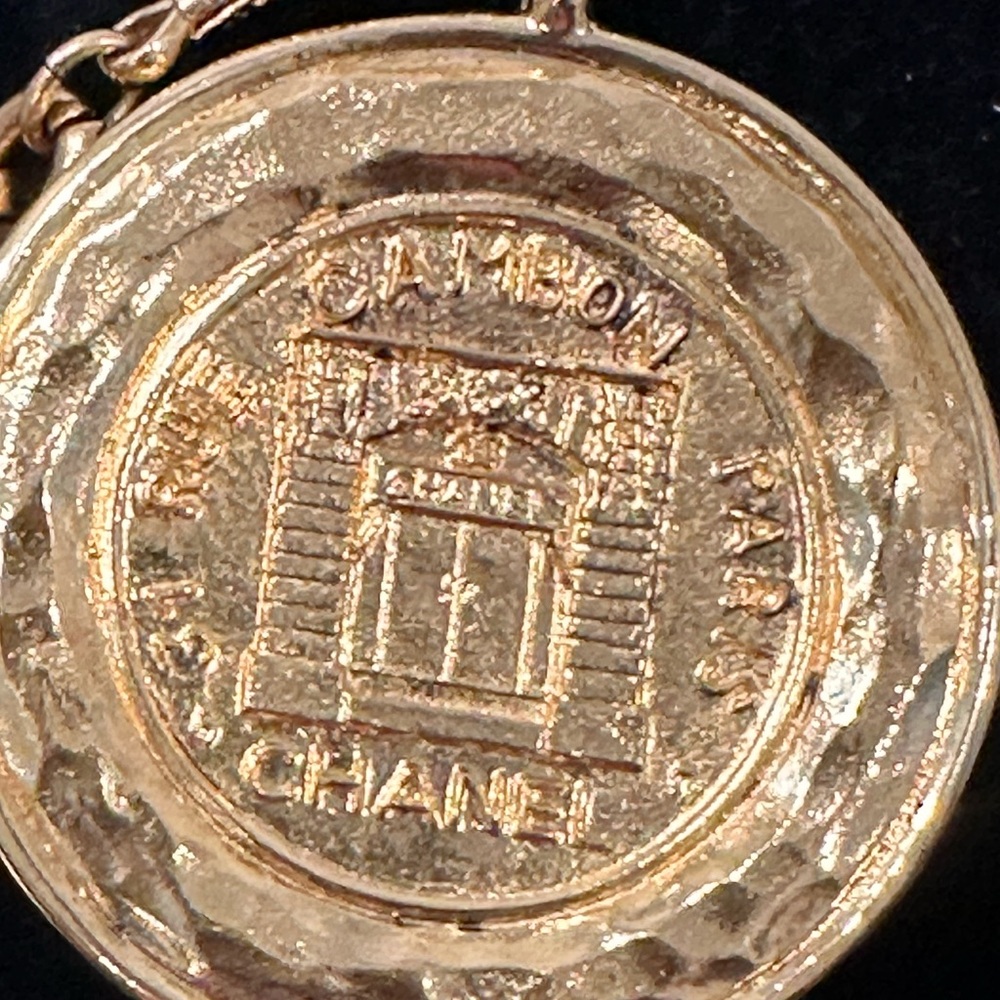 CHANEL Gold Medallion Necklace - Picture 5 of 8
